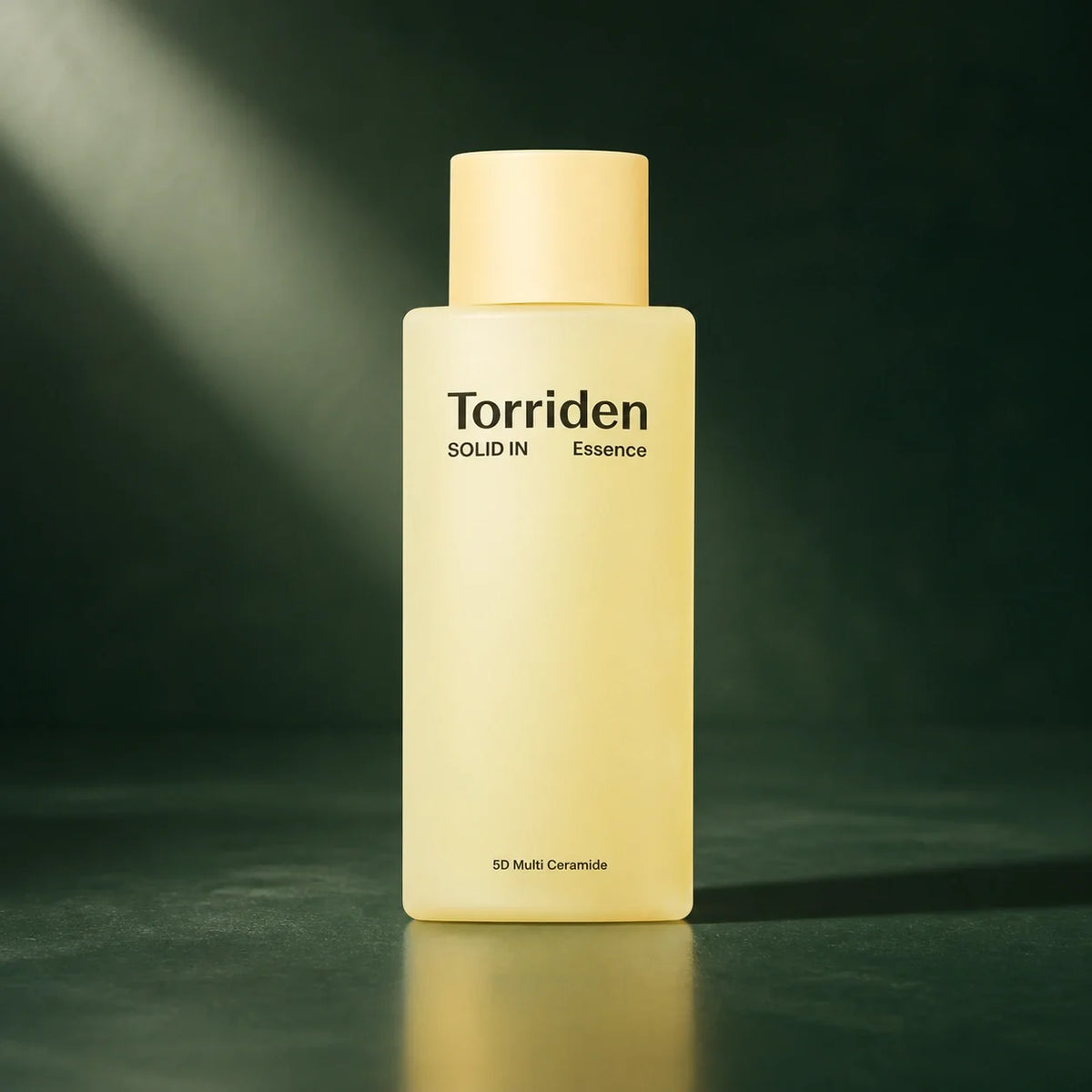 Essence Céramide Solid-In - visuel produit sur fond vert premium