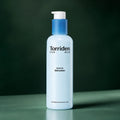 Lotion Gel Homme Dive-In Acide Hyaluronique - visuel produit sur fond vert premium