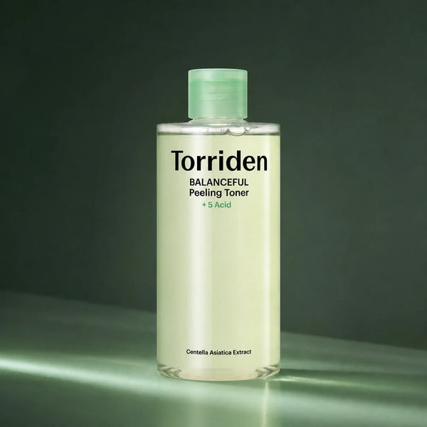 Toner Exfoliant Balanceful Peeling - visuel produit sur fond vert premium