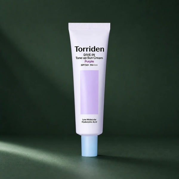 Crème Solaire Purple Tone Up Dive-In SPF50+ PA++++ 60 ml - visuel produit sur fond vert premium