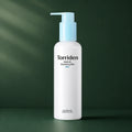 Lait Nettoyant Dive-In Acide Hyaluronique 200 ml - visuel produit sur fond vert premium