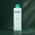 Toner Homme Balanceful Cica Clearing 300 ml - visuel produit sur fond vert premium