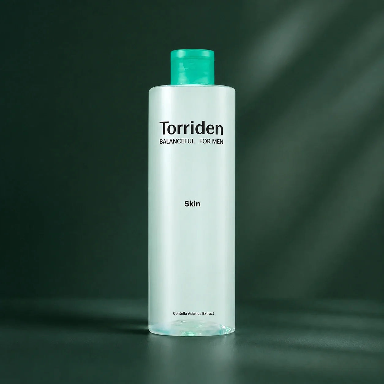 Toner Homme Balanceful Cica Clearing 300 ml - visuel produit sur fond vert premium