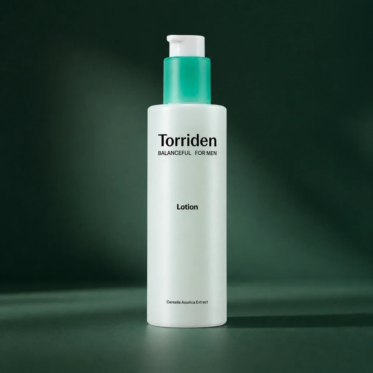 Lotion Homme Oil-Free Balanceful Cica 200 ml - visuel produit sur fond vert premium