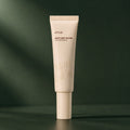ANUA Base teintée Matt But Glow Cover Beige SPF50+ PA++++ 50 ml sur fond vert premium