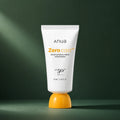 ANUA Crème Solaire Zero-Cast Moisturizing Finish SPF50 50 ml sur fond vert premium