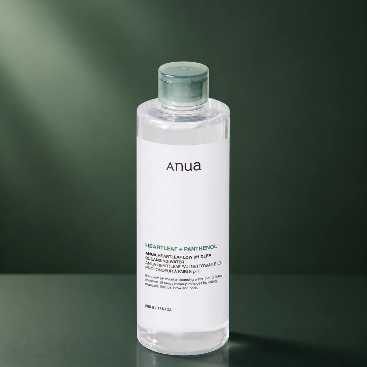 ANUA Eau Nettoyante Heartleaf 87 Low pH 500 g sur fond vert premium