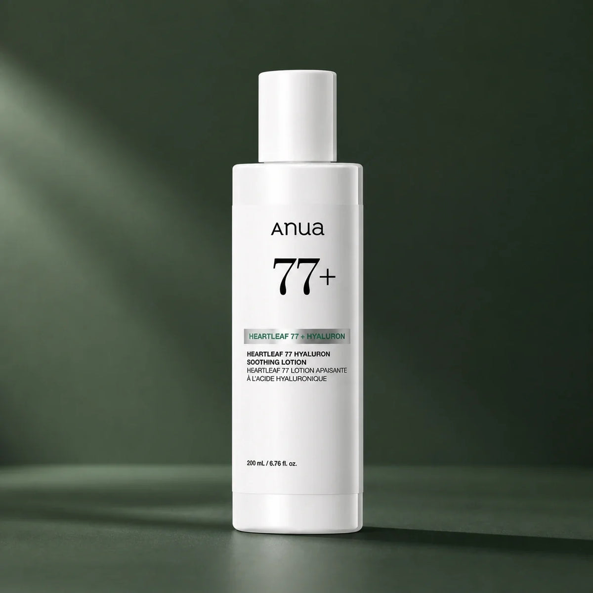ANUA Lotion Hydratante Heartleaf 77 Hyaluron 200 ml sur fond vert premium