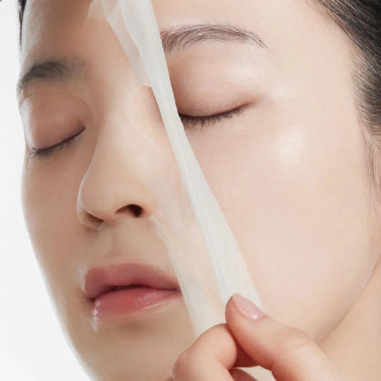 Application du masque ANUA PDRN et acide hyaluronique sur le visage