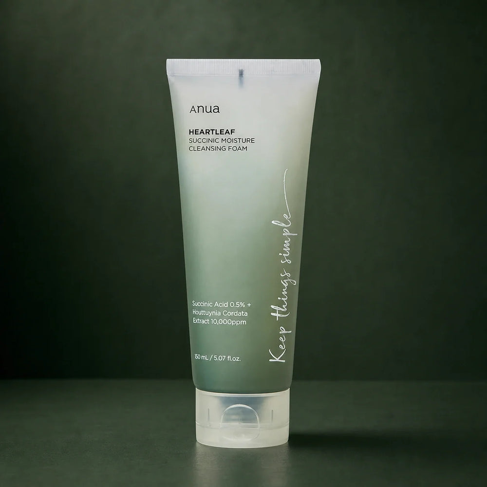 ANUA Mousse Nettoyante Heartleaf Succinic Moisture 150 ml sur fond vert premium