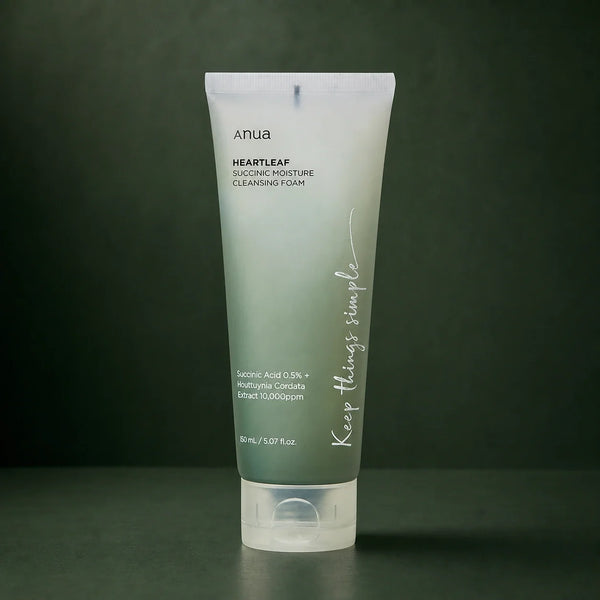 ANUA Mousse Nettoyante Heartleaf Succinic Moisture 150 ml sur fond vert premium