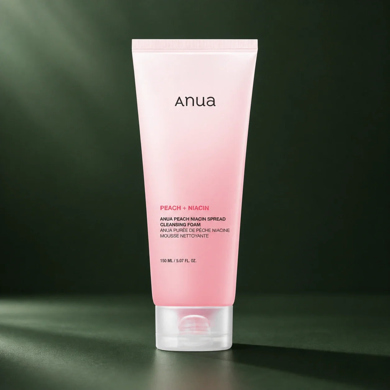 ANUA Mousse Nettoyante Peach Niacin Spread 150 ml sur fond vert premium