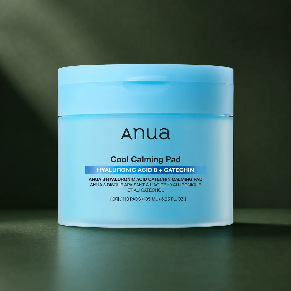ANUA Pads Apaisants 8 Acides Hyaluroniques et Catéchine 110 pads sur fond vert premium