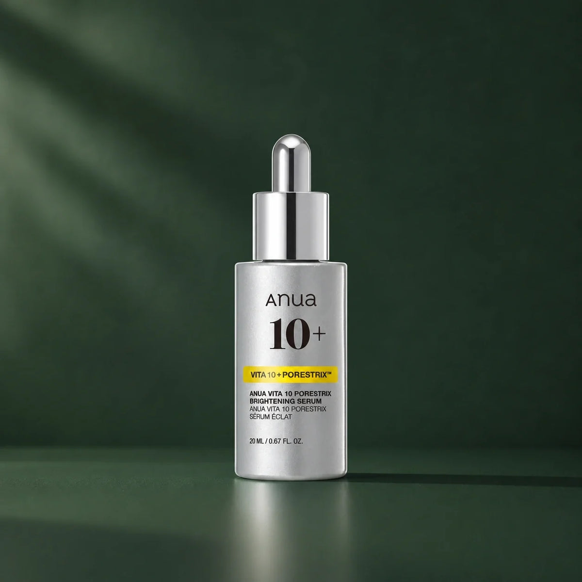 ANUA Sérum Éclat Vita 10 Porestrix 20 ml sur fond vert premium