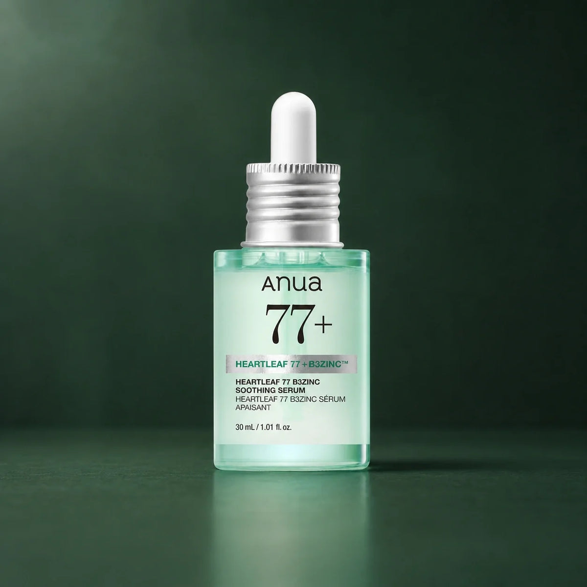 ANUA Sérum Heartleaf 77 B3Zinc 30 ml sur fond vert premium