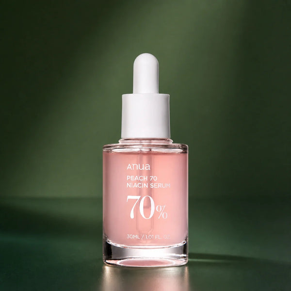 ANUA Sérum Peach 70 Niacinamide 30 ml sur fond vert premium