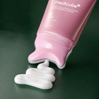 Applicateur gua sha et texture de la Crème Cou PDRN Collagène Medicube