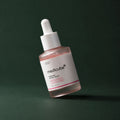 Medicube Ampoule PDRN Rose et Peptides, flacon incliné sur fond vert profond