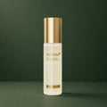 Brume-Sérum Kojic Acid Turmeric Vitamin Gold Medicube sur fond vert profond