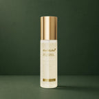 Brume-Sérum Kojic Acid Turmeric Vitamin Gold Medicube sur fond vert profond