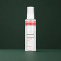 Medicube Brume Sérum PDRN Rose et Glutathion, flacon sur fond vert profond