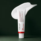 Crème Apaisante 3H Relief Medicube avec texture crème sur fond vert profond