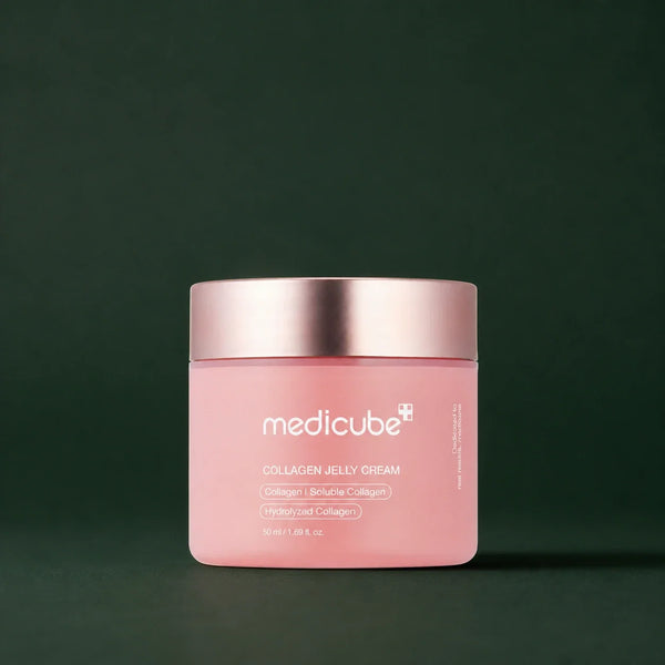 Medicube Crème Gelée au Collagène – pot fermé sur fond vert premium