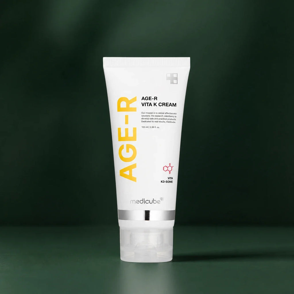 Medicube Crème Visage & Corps Vita K – tube de crème sur fond vert premium