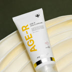 Medicube Crème Visage & Corps Vita K – tube et texture sur fond vert premium