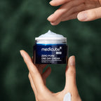 Application de la crème Medicube Zero Pore One Day entre les mains