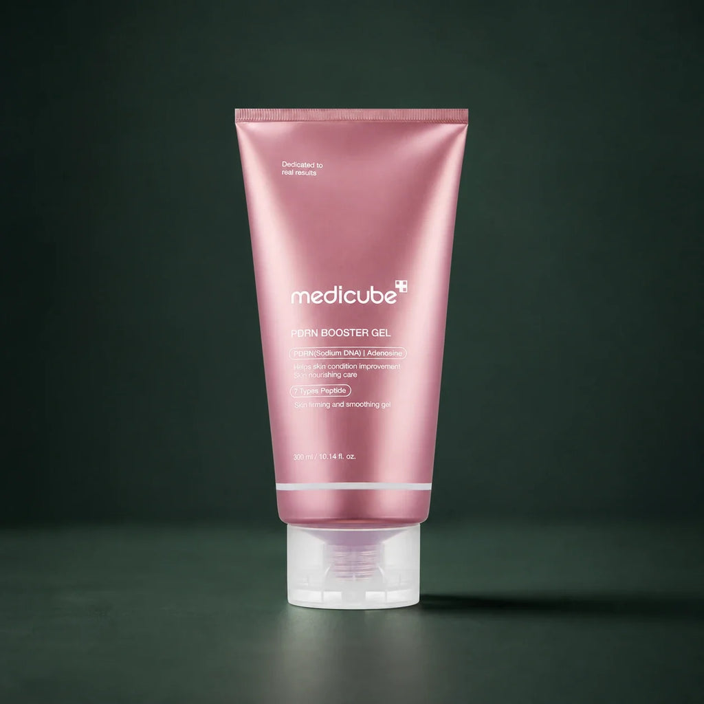 Medicube Gel Booster PDRN AGE-R – tube booster sur fond vert premium