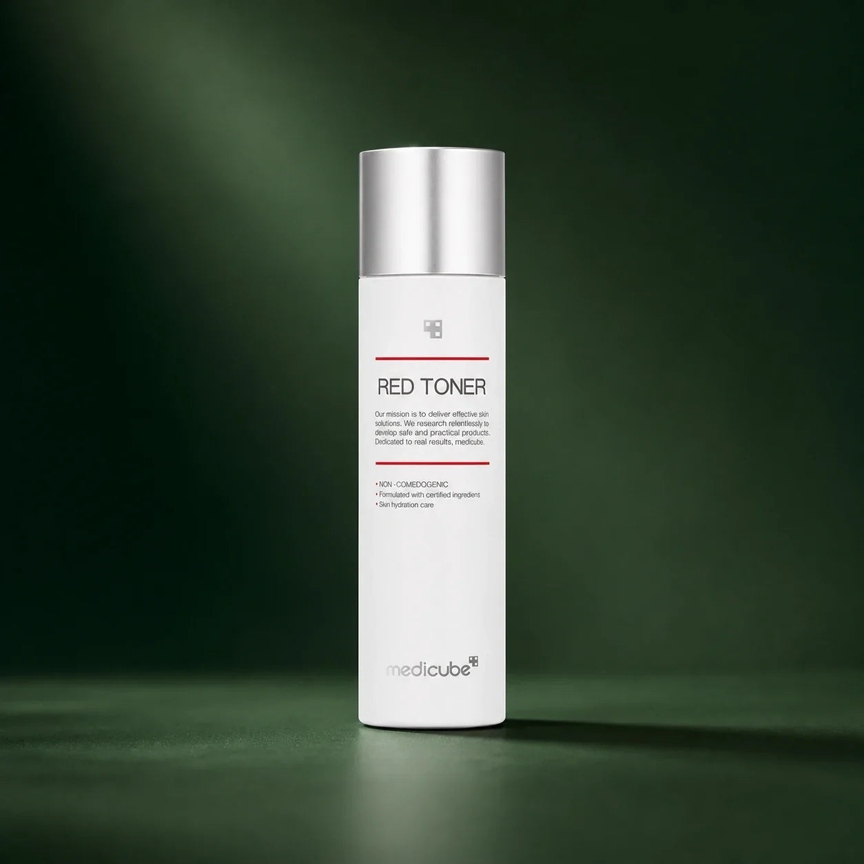 Lotion Tonique Red 2.0 Medicube sur fond vert profond