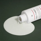Lotion Tonique Red 2.0 Medicube ouverte avec texture sur fond vert profond