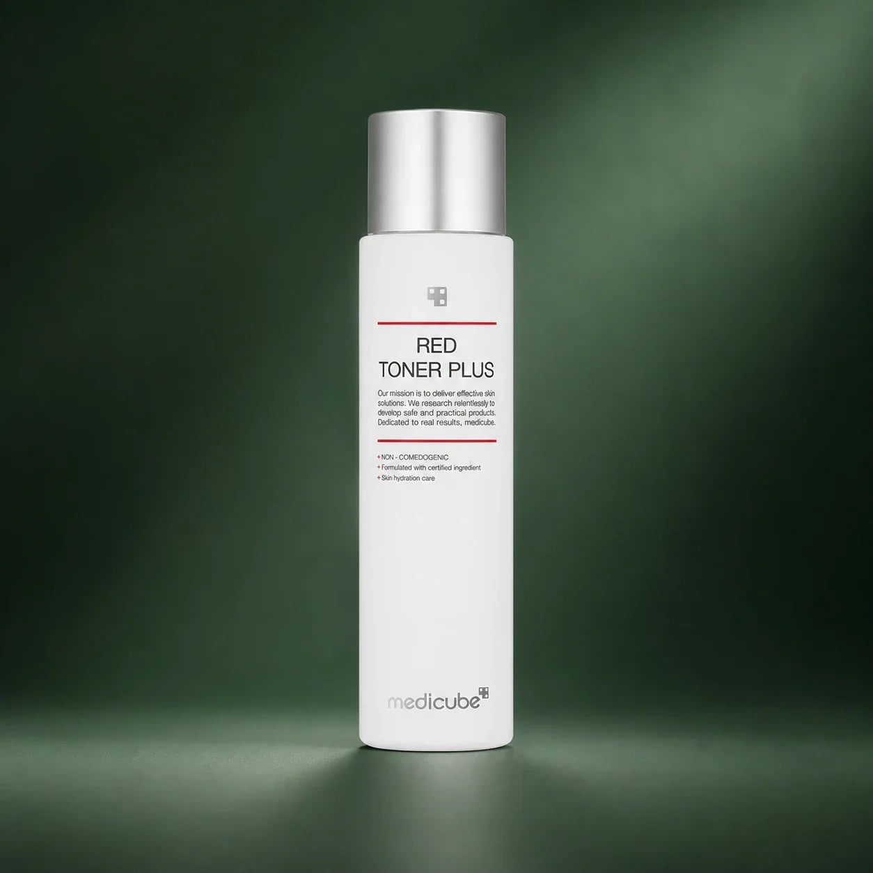 Lotion Tonique Red 2.0 Plus Medicube sur fond vert profond