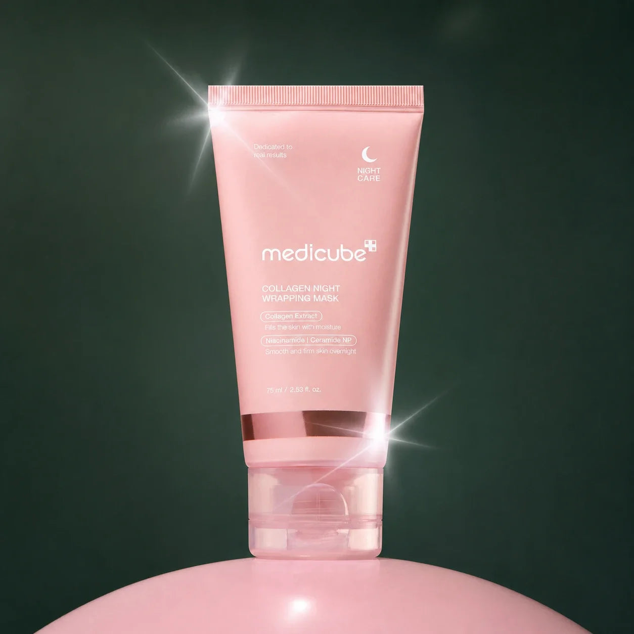 Medicube Masque de Nuit au Collagène – tube du masque sur fond vert premium