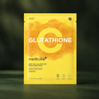Masque éclat Medicube Deep Vita C Glutathione sur fond vert profond