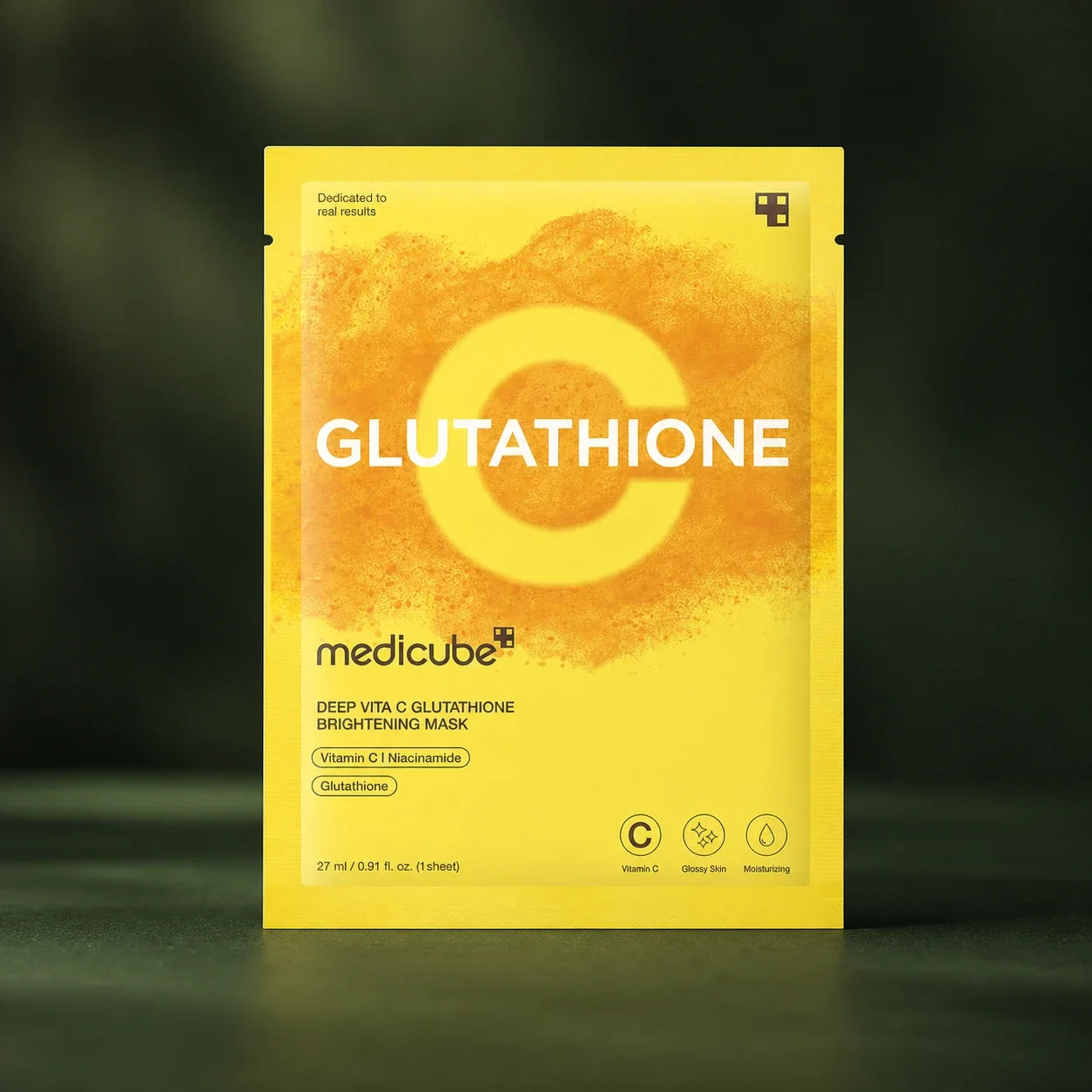 Masque éclat Medicube Deep Vita C Glutathione sur fond vert profond