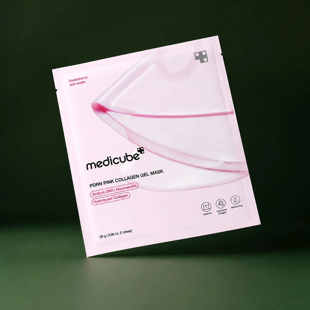 Masque gel Medicube PDRN Pink Collagen sur fond vert profond