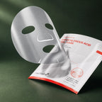 Masque peel-off Medicube Hypochlorous Acid et sachet sur fond vert profond