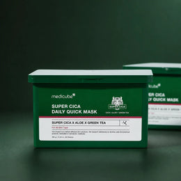 Masques Quotidiens Super Cica Medicube sur fond vert profond