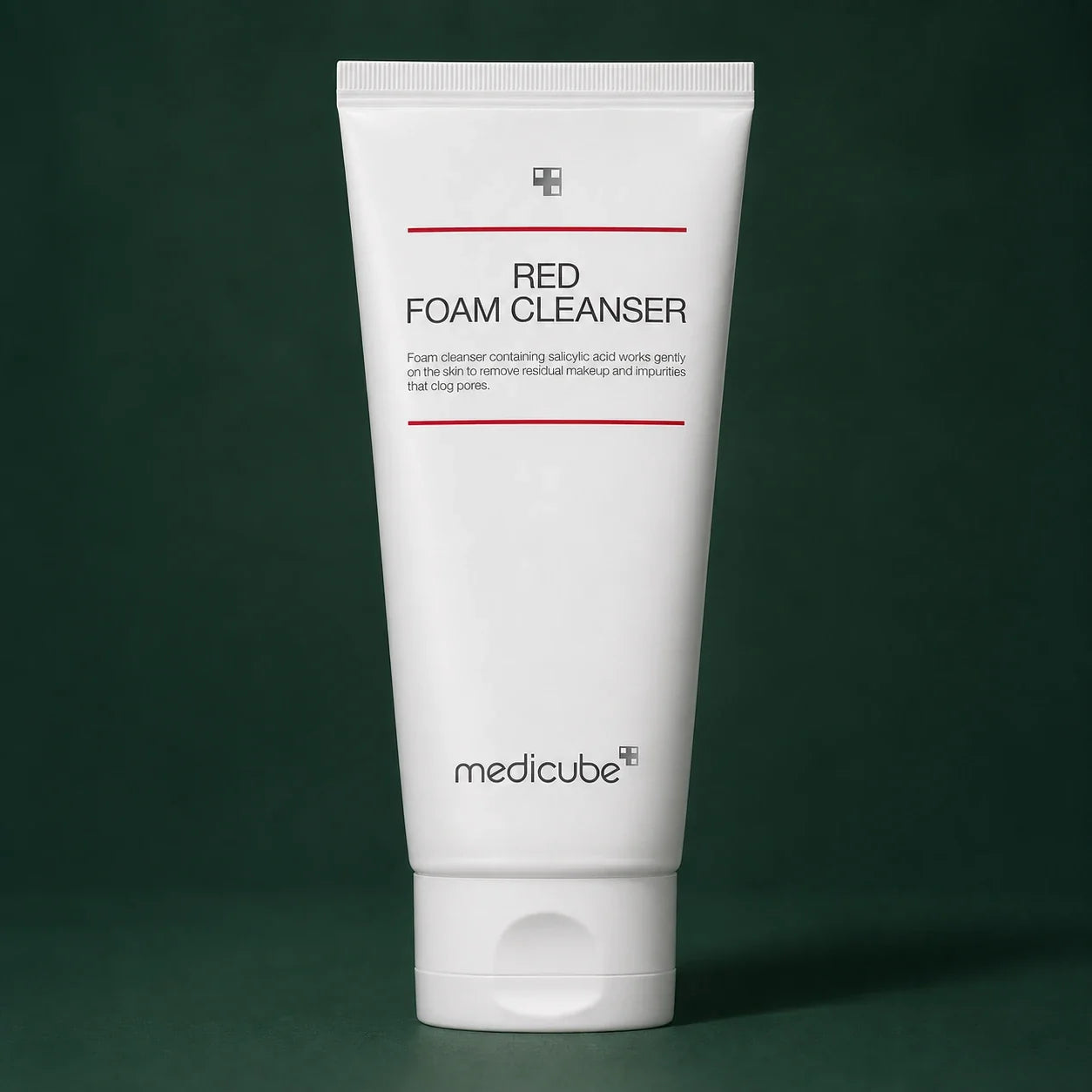 Medicube Nettoyant Moussant Red – tube nettoyant sur fond vert premium