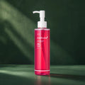 Nettoyant Medicube PDRN Hydrating Gel Cleanser sur fond vert profond