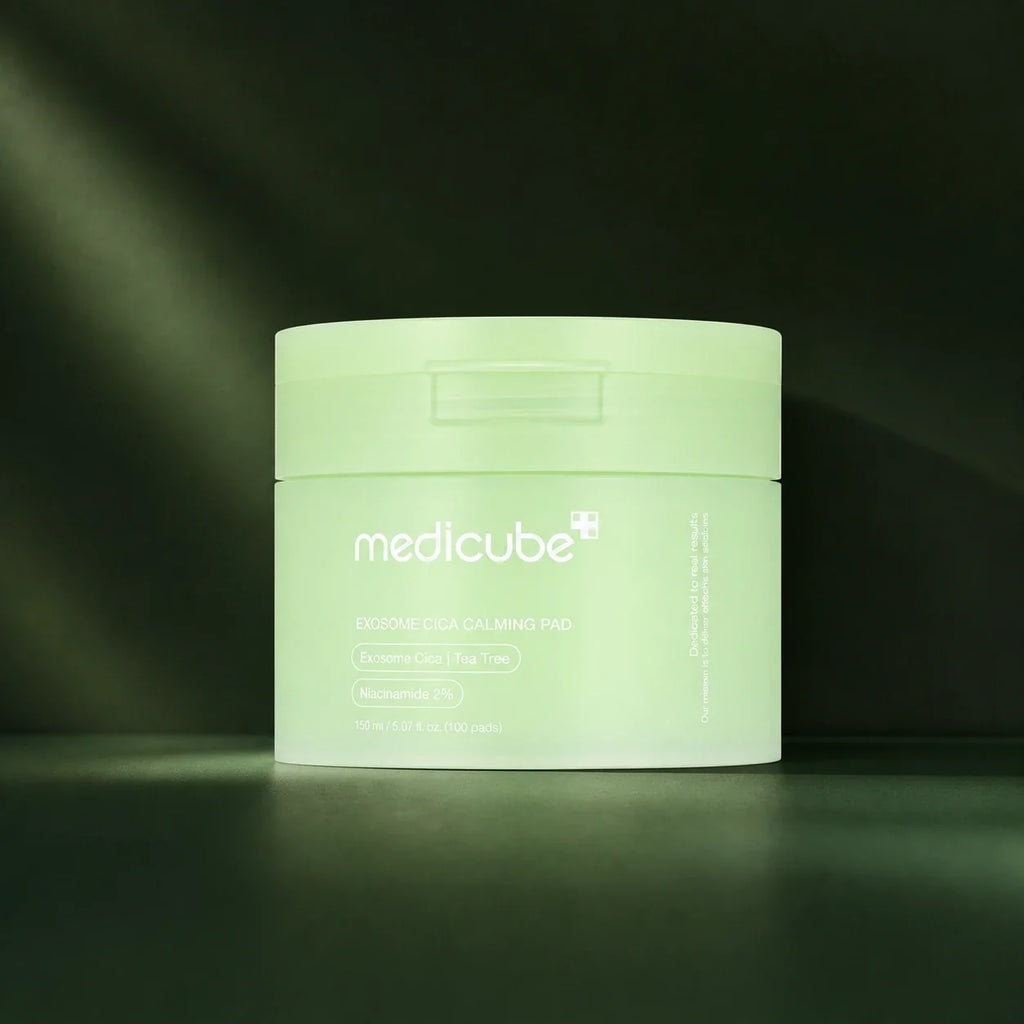Medicube Pads Apaisants Exosome Cica, pot sur fond vert profond