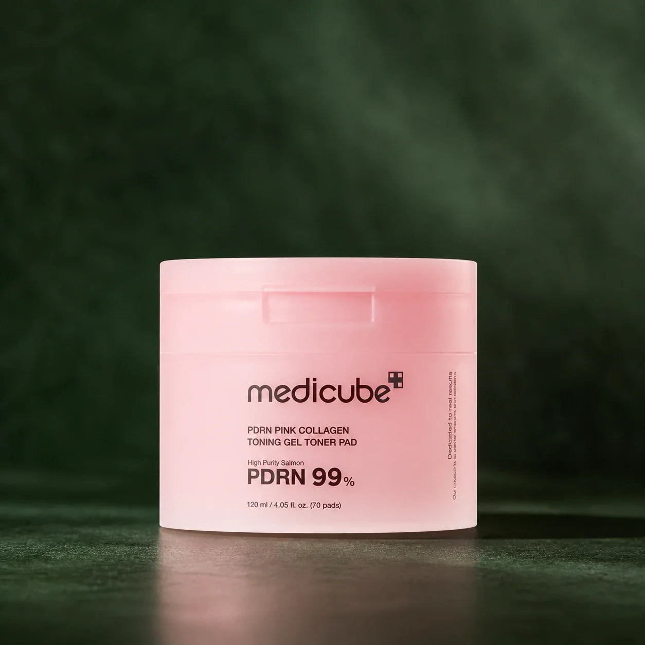 Pads tonifiants Medicube PDRN Rose Collagène sur fond vert profond