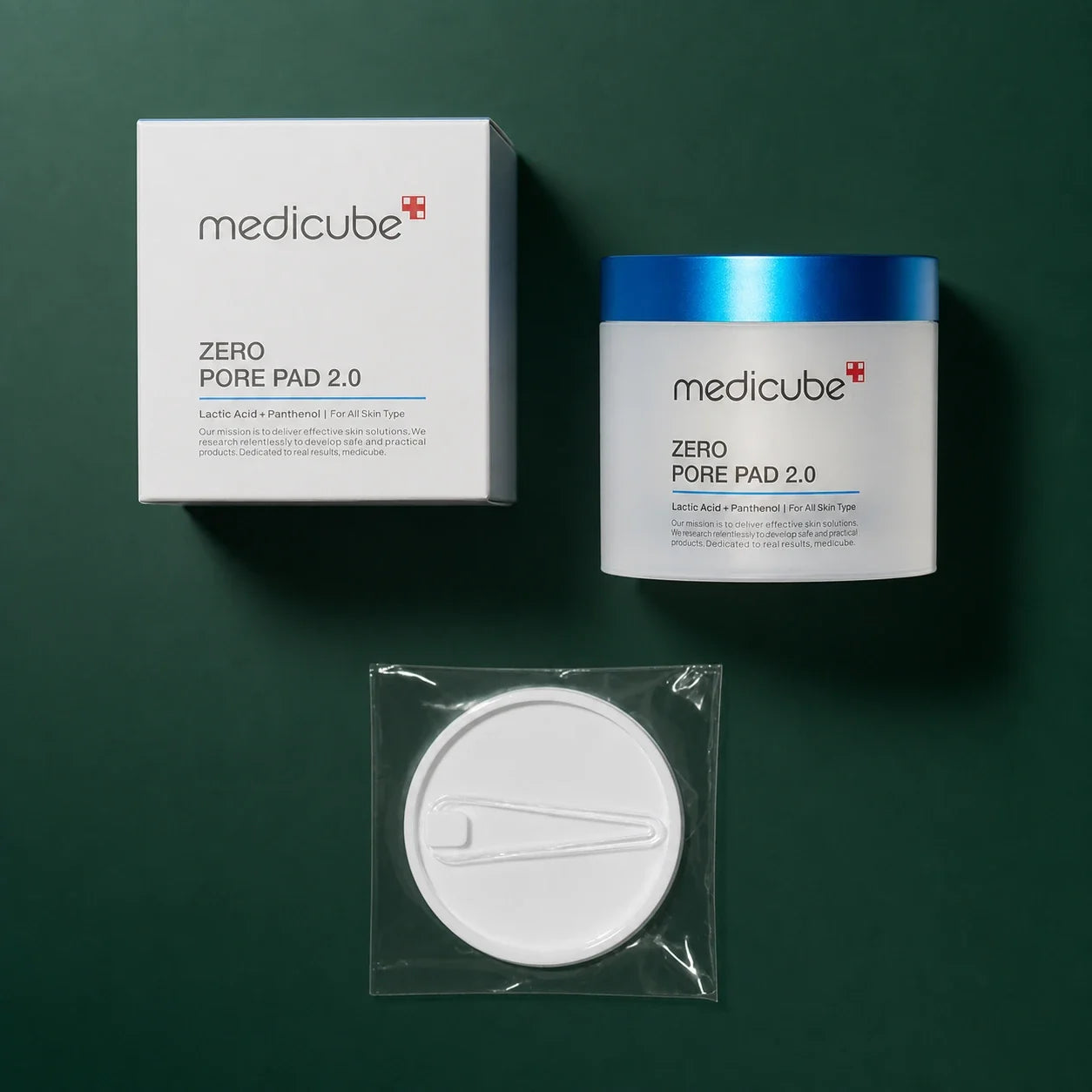 Medicube Pads Zero Pore 2.0 – coffret et pot sur fond vert premium