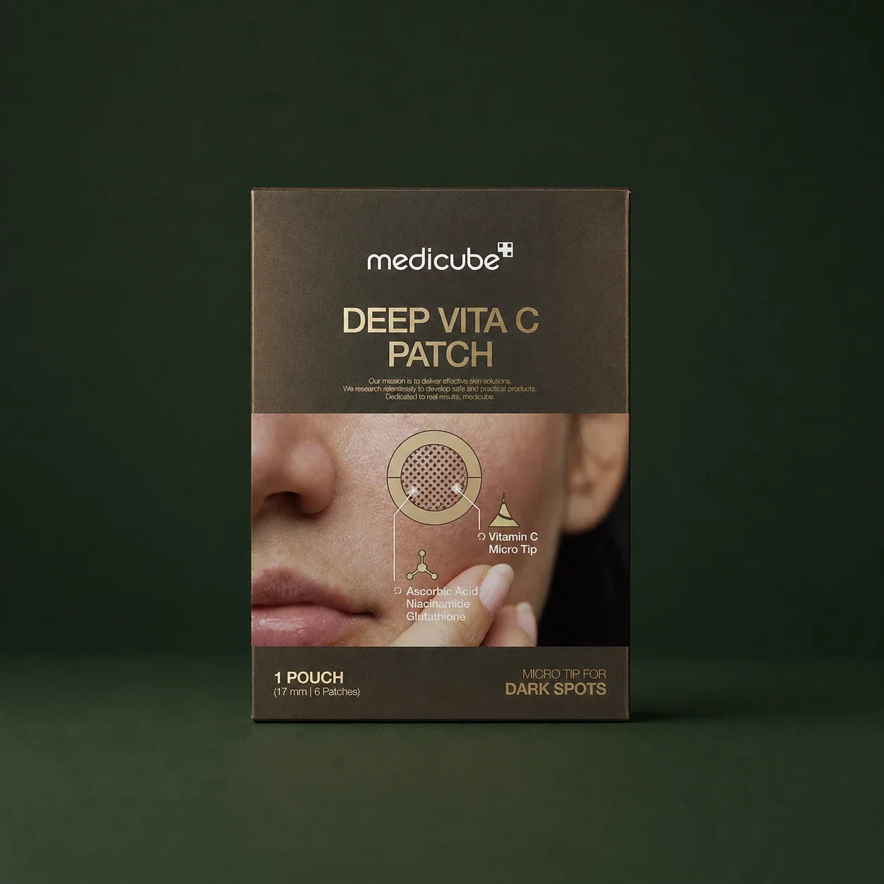 Medicube Patchs Ciblés Deep Vita C, boîte sur fond vert profond