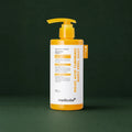 Peeling corps Medicube à l’acide kojique et au curcuma sur fond vert profond