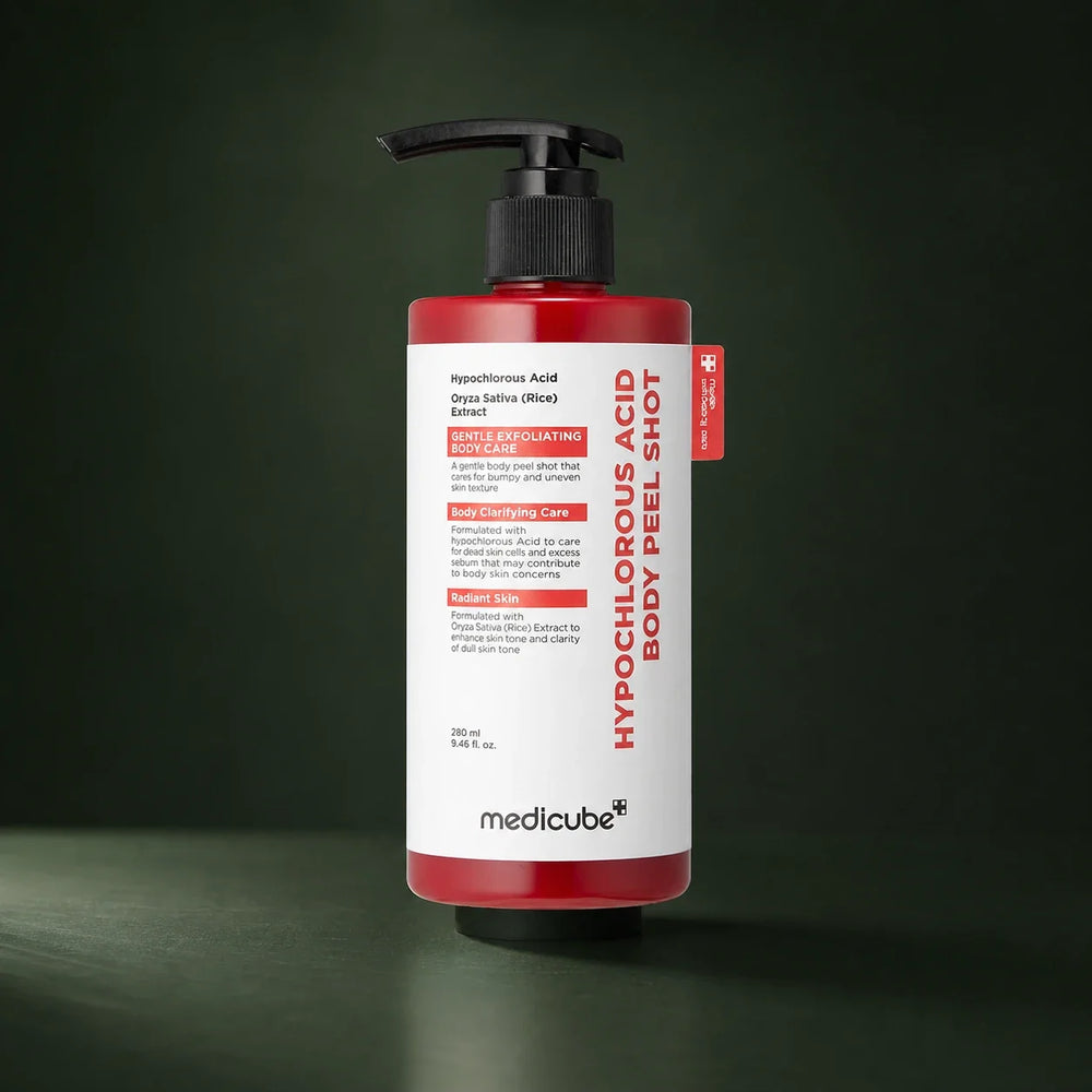 Peeling corps Medicube à l’acide hypochloreux et au riz sur fond vert profond