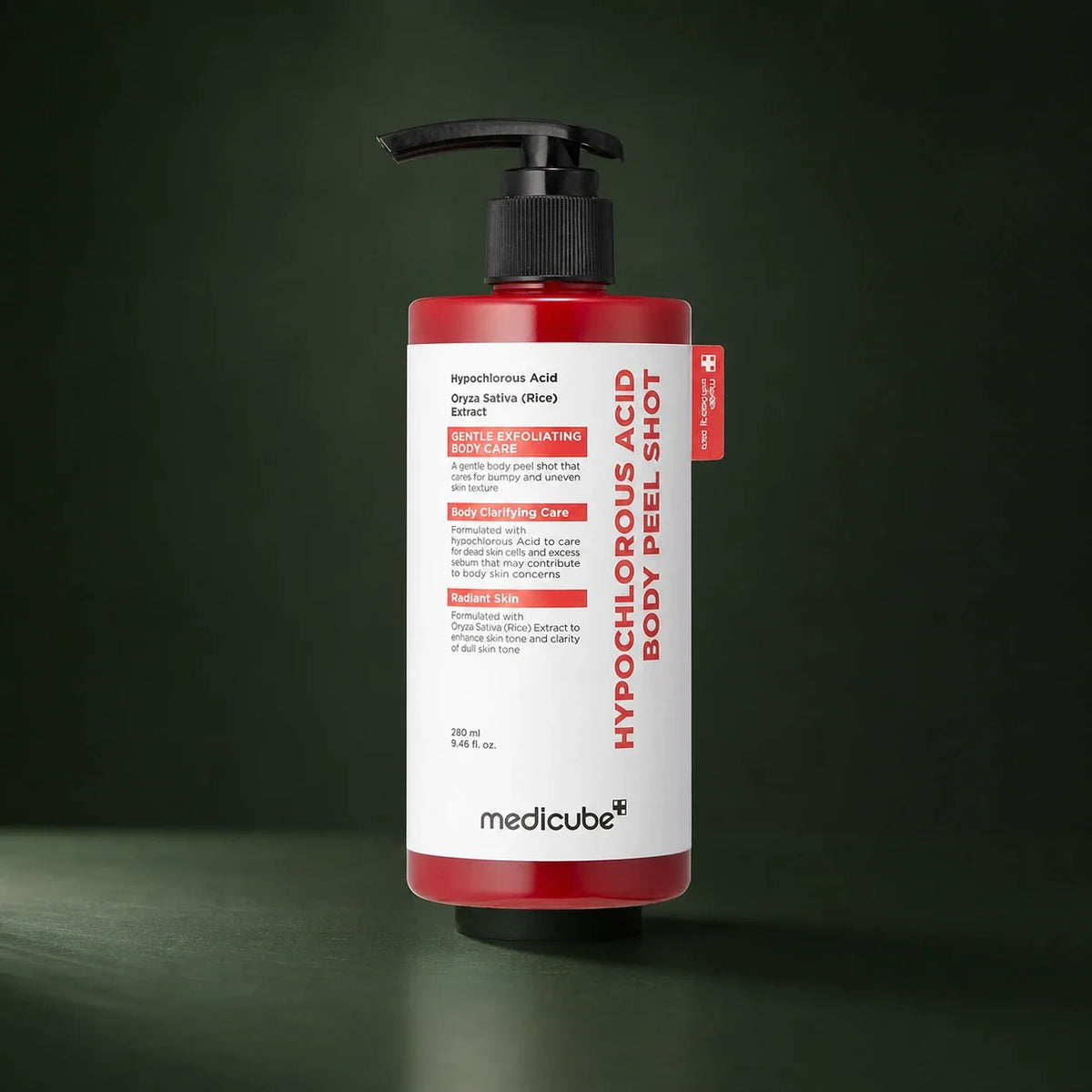 Peeling corps Medicube à l’acide hypochloreux et au riz sur fond vert profond