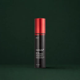 Medicube Peeling Corps Red Acne AHA BHA LHA, flacon fermé sur fond vert profond